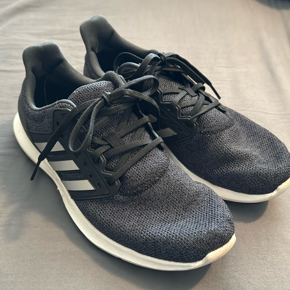 Women’s Adidas Cloudfoam Sneakers Size 8.5